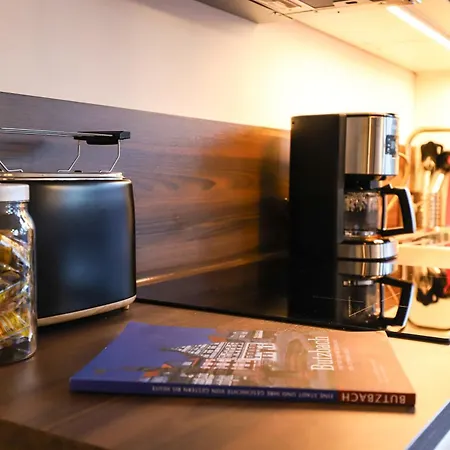 Idylle Der Wetterau - Terrasse - Gartenblick - Parkplatz