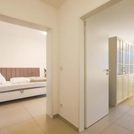 Idylle Der Wetterau - Terrasse - Gartenblick - Parkplatz *